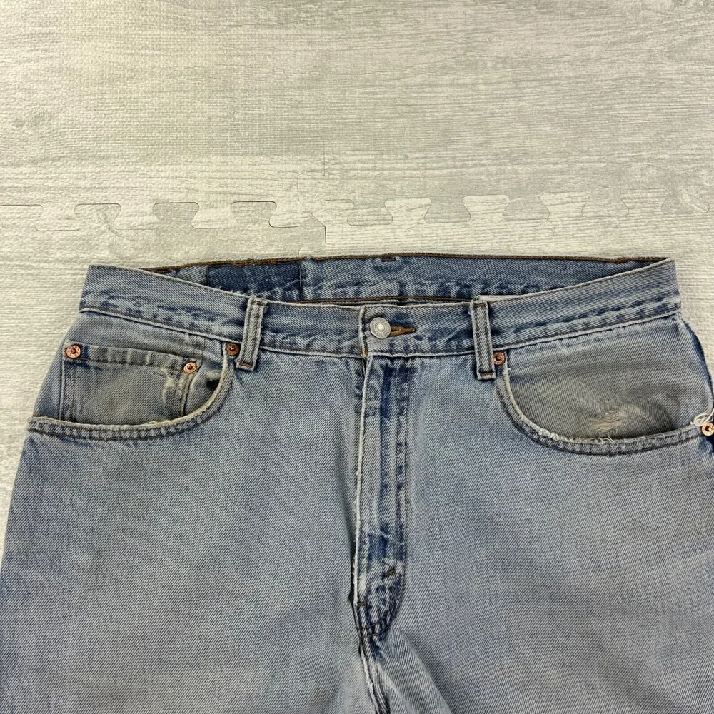 Vintage 90s Levis‎ 505 Jeans Size 34x30 Blue Light Wash Denim Regular Fit USA